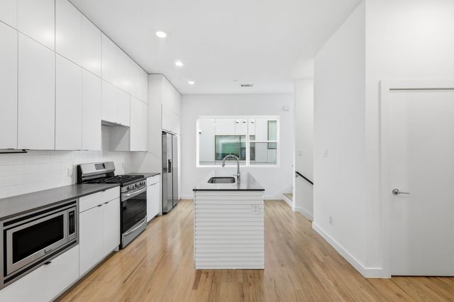 427 W 10TH Street Street 502, Dallas, TX 75208