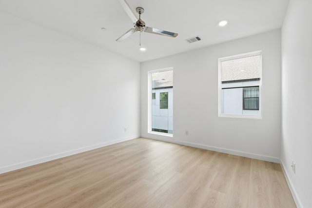 427 W 10TH Street Street 502, Dallas, TX 75208