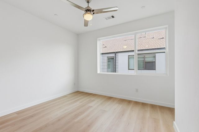 427 W 10TH Street Street 502, Dallas, TX 75208