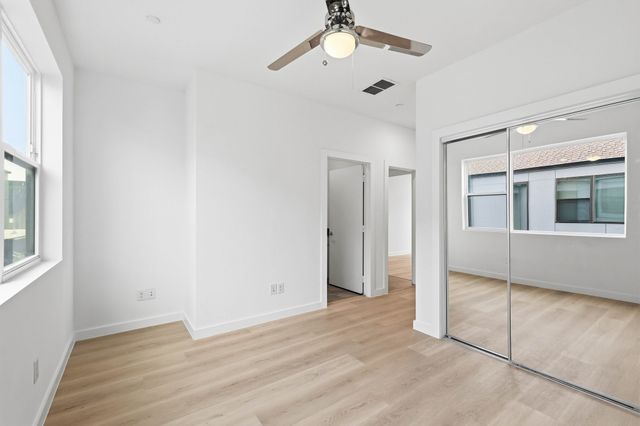 427 W 10TH Street Street 502, Dallas, TX 75208