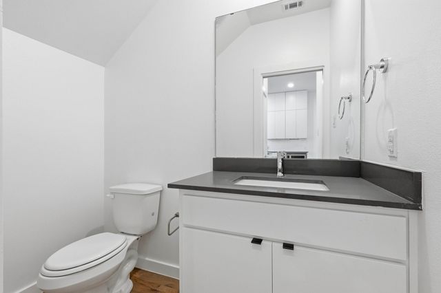 427 W 10TH Street Street 502, Dallas, TX 75208