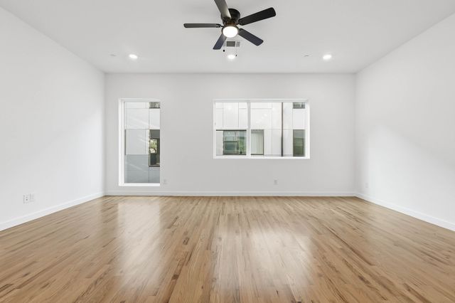427 W 10TH Street Street 502, Dallas, TX 75208