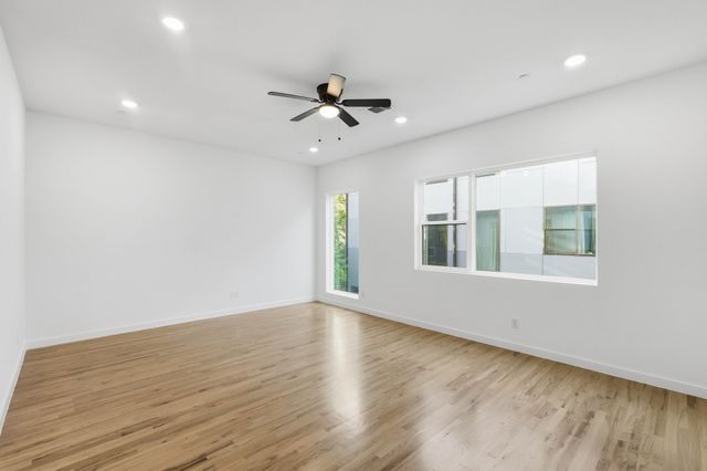 427 W 10TH Street Street 502, Dallas, TX 75208