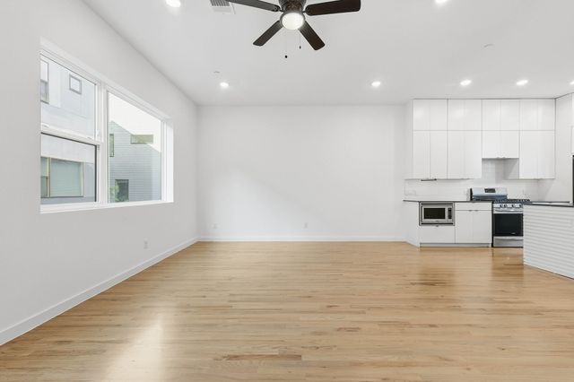 427 W 10TH Street Street 502, Dallas, TX 75208