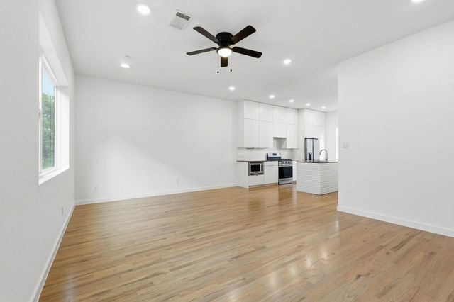 427 W 10TH Street Street 502, Dallas, TX 75208