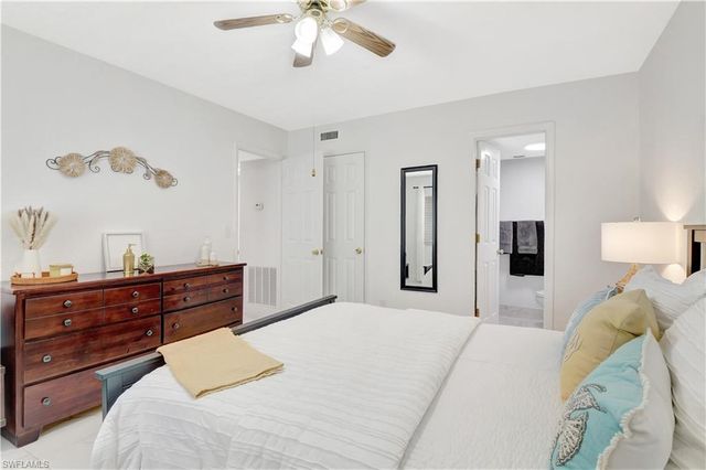 4633 Bayshore DR # M3, Naples, FL 34112