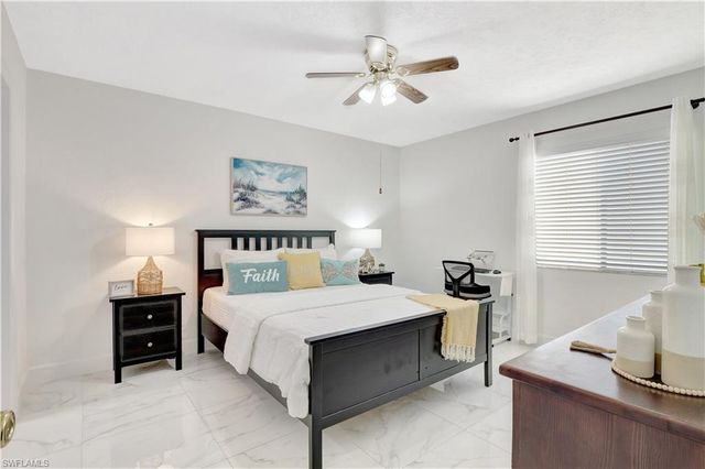 4633 Bayshore DR # M3, Naples, FL 34112