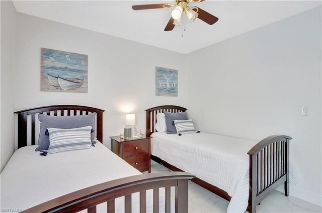 4633 Bayshore DR # M3, Naples, FL 34112