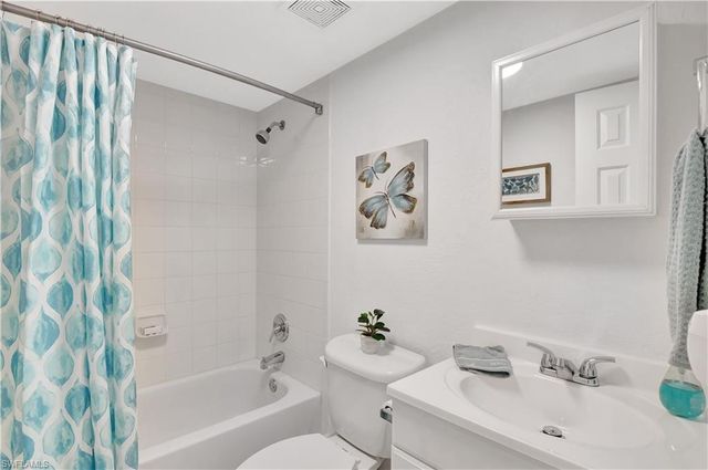 4633 Bayshore DR # M3, Naples, FL 34112