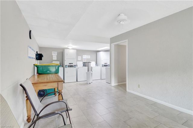 4633 Bayshore DR # M3, Naples, FL 34112