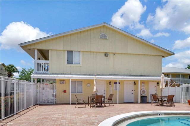 4633 Bayshore DR # M3, Naples, FL 34112