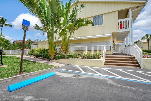 4633 Bayshore DR # M3, Naples, FL 34112