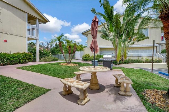 4633 Bayshore DR # M3, Naples, FL 34112