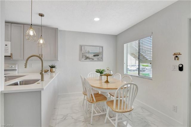 4633 Bayshore DR # M3, Naples, FL 34112