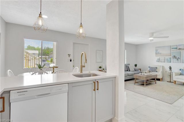 4633 Bayshore DR # M3, Naples, FL 34112