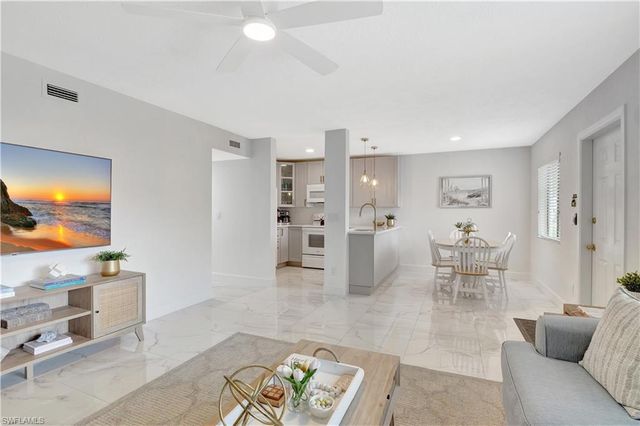 4633 Bayshore DR # M3, Naples, FL 34112