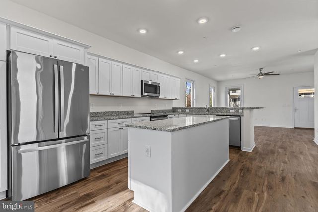 725 60TH PL, Capitol Heights, MD 20743