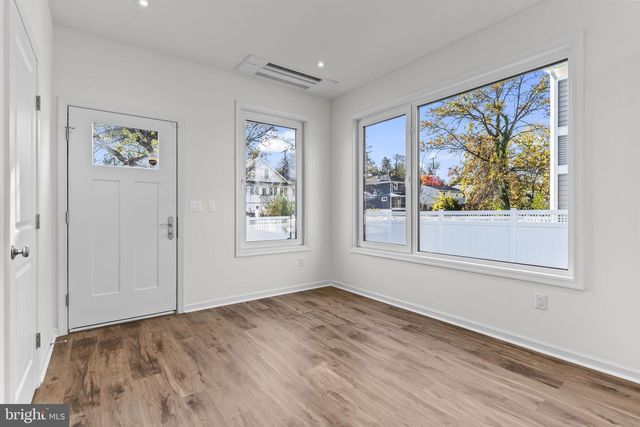 725 60TH PL, Capitol Heights, MD 20743