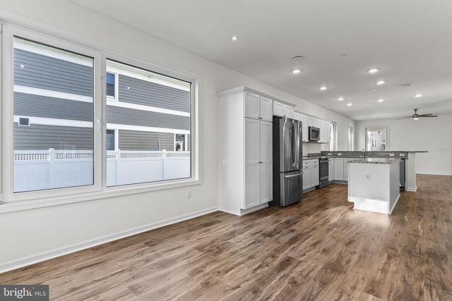 725 60TH PL, Capitol Heights, MD 20743