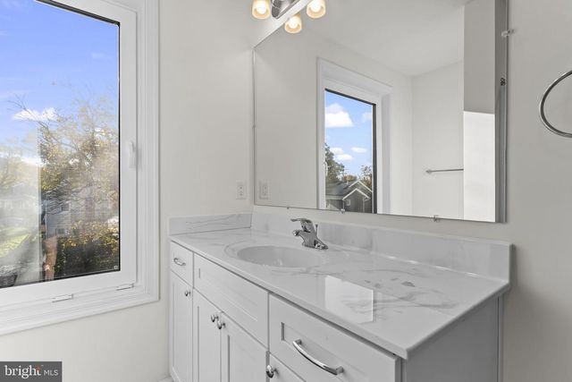 725 60TH PL, Capitol Heights, MD 20743