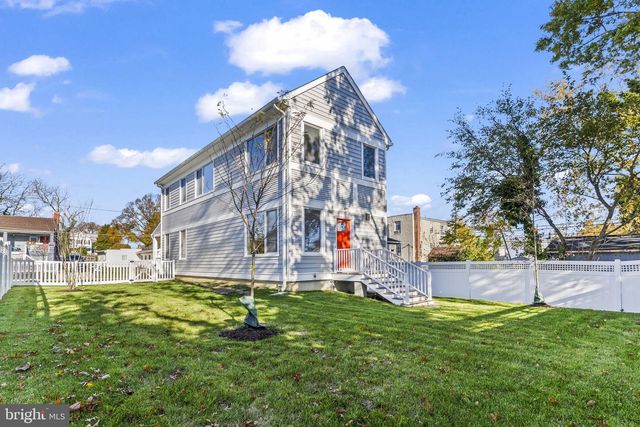 725 60TH PL, Capitol Heights, MD 20743