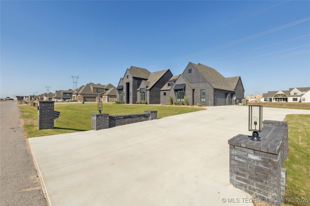 17527 S 52nd East Avenue, Bixby, OK 74008
