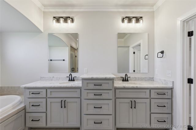 17527 S 52nd East Avenue, Bixby, OK 74008