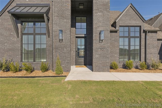 17527 S 52nd East Avenue, Bixby, OK 74008