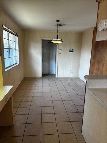 3917 Devonshire Dr, Corpus Christi, TX 78415