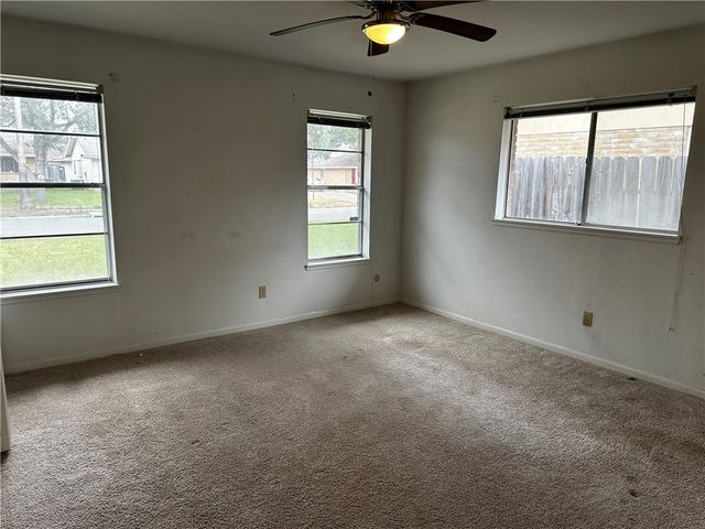 3917 Devonshire Dr, Corpus Christi, TX 78415