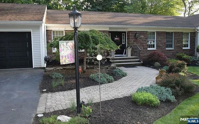 7 Goose Cove Lane, Ramsey, NJ 07446