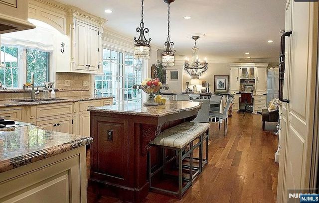 7 Goose Cove Lane, Ramsey, NJ 07446