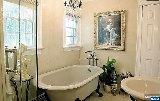 7 Goose Cove Lane, Ramsey, NJ 07446