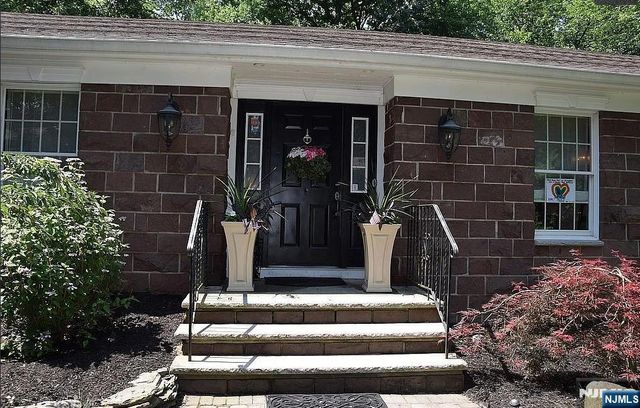 7 Goose Cove Lane, Ramsey, NJ 07446