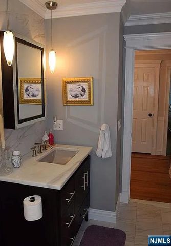 7 Goose Cove Lane, Ramsey, NJ 07446