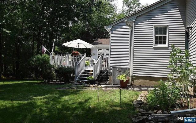 7 Goose Cove Lane, Ramsey, NJ 07446