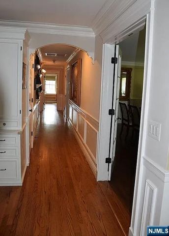 7 Goose Cove Lane, Ramsey, NJ 07446