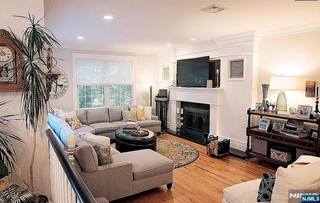 7 Goose Cove Lane, Ramsey, NJ 07446