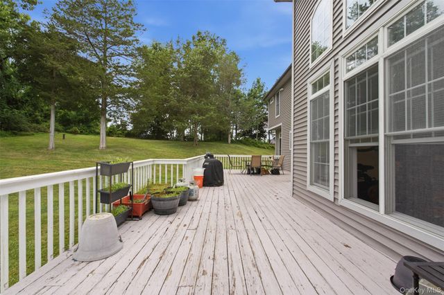 40 Winter Park Drive, Hopewell Junction, NY 12533