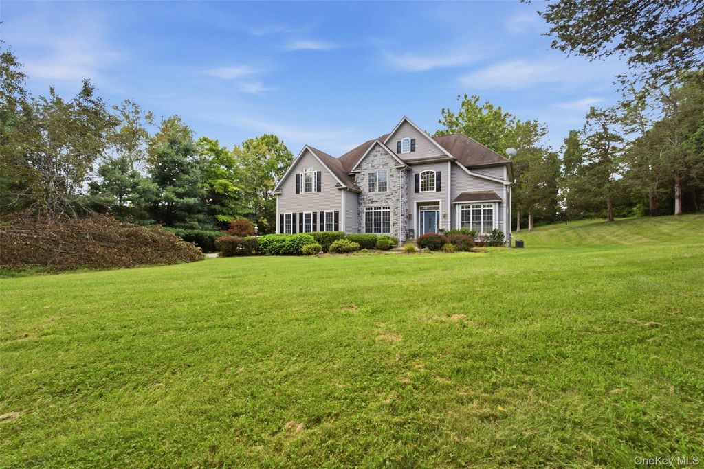 40 Winter Park Drive, Hopewell Junction, NY 12533