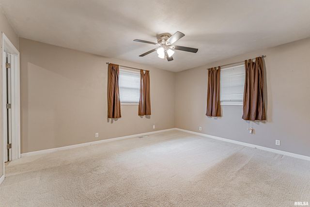 201 S ELM Street, Williamsville, IL 62693