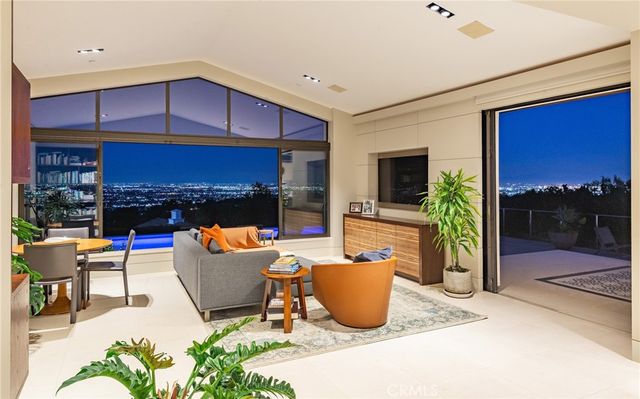 38 Saddleback, Rolling Hills, CA 90274