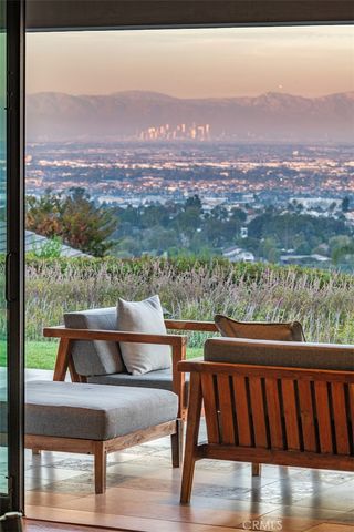 38 Saddleback, Rolling Hills, CA 90274