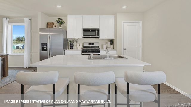 180 SURREY OAKS, Maxwell, TX 78656