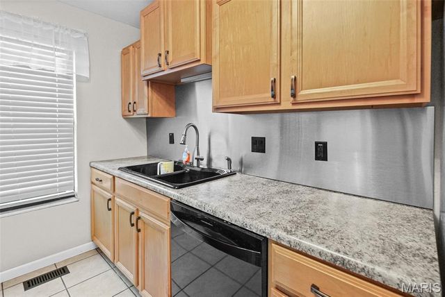 1812 Suns Up Court, Florissant, MO 63031
