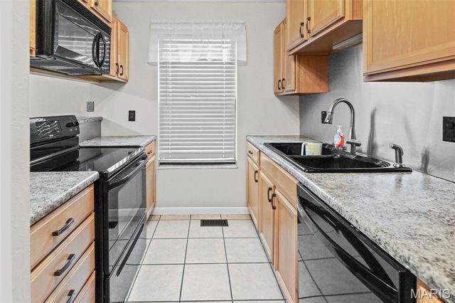 1812 Suns Up Court, Florissant, MO 63031