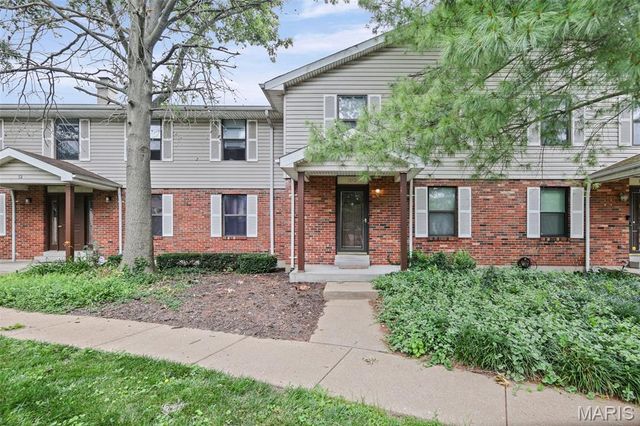 1812 Suns Up Court, Florissant, MO 63031