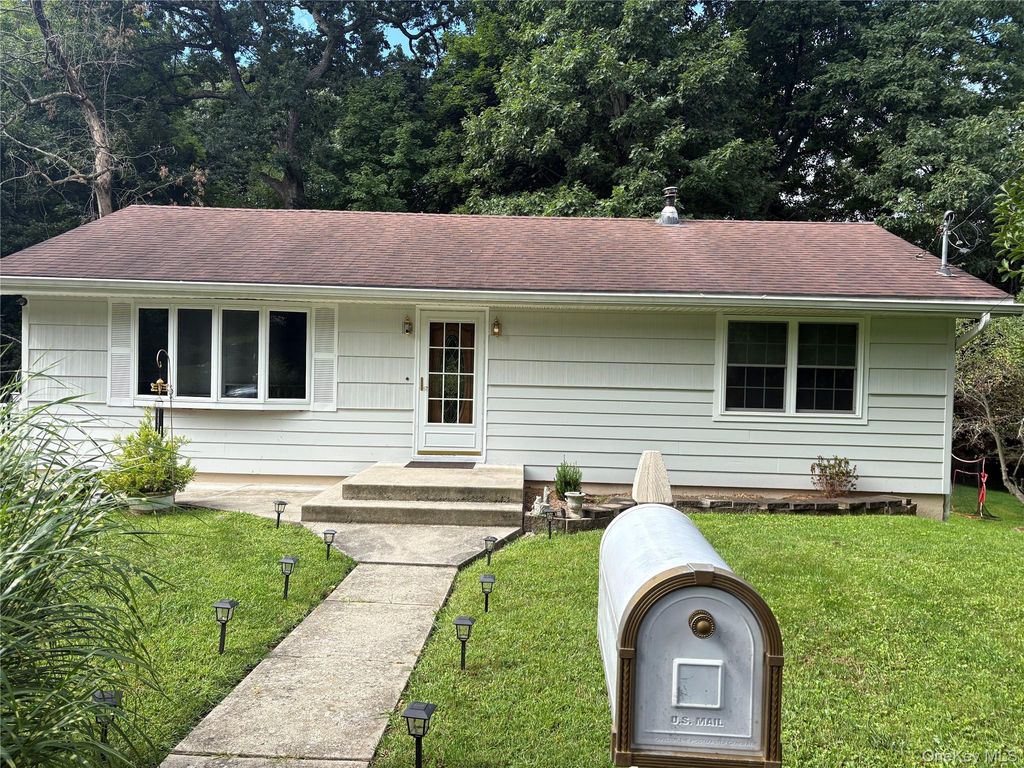 24 Faye Avenue, New Windsor, NY 12553