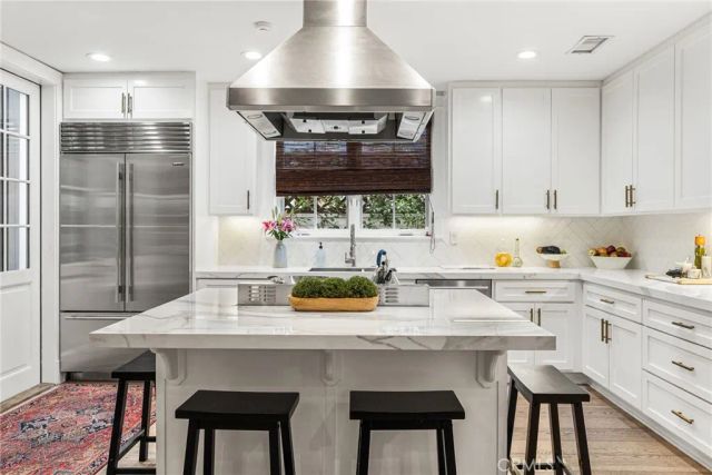320 Heliotrope Avenue, Corona Del Mar, CA 92625