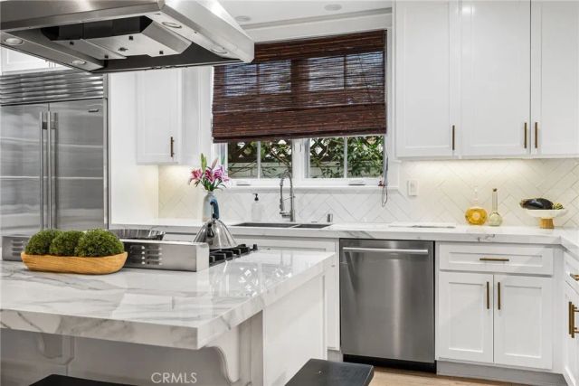 320 Heliotrope Avenue, Corona Del Mar, CA 92625